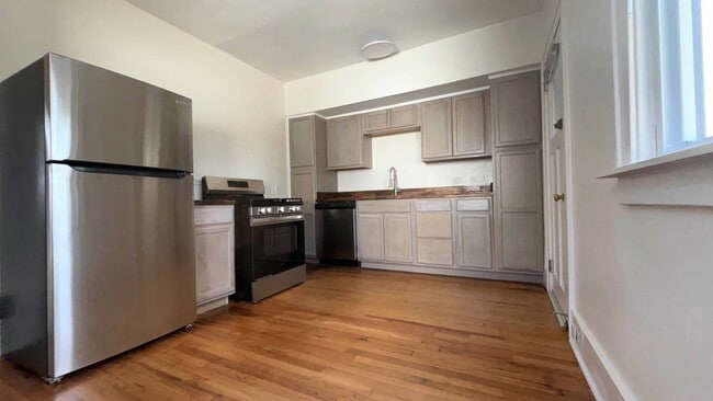 3175 Oakshire Ave in Berkley, MI - Building Photo - Building Photo