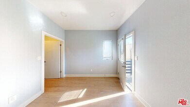 146 1/2 Rosemont Ave in Los Angeles, CA - Foto de edificio - Building Photo