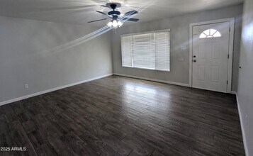 8127 E Mitchell Dr in Scottsdale, AZ - Building Photo - Building Photo