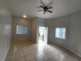 851 W 93rd St in Los Angeles, CA - Building Photo