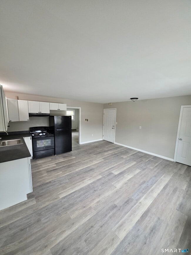 9 Peggy Ln in East Lyme, CT - Building Photo - Building Photo