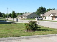 Building Photo - 1305 Esry Dr Apartments in El Dorado Springs, Missouri