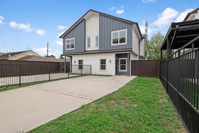 property at 2202 Lynnfield St