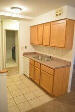 1880 Bonnie Ln in Hoffman Estates, IL - Building Photo - Building Photo