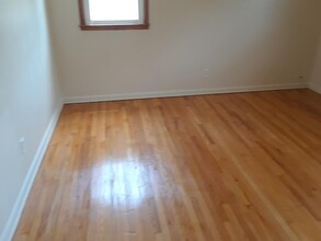 103 Prospect Ave, Unit #1 DOWNSTAIRS in Edison, NJ - Foto de edificio - Building Photo