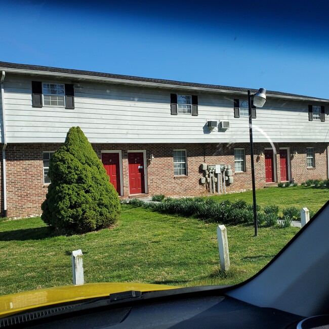 Countryside Apartments in Abingdon, VA - Building Photo - Building Photo