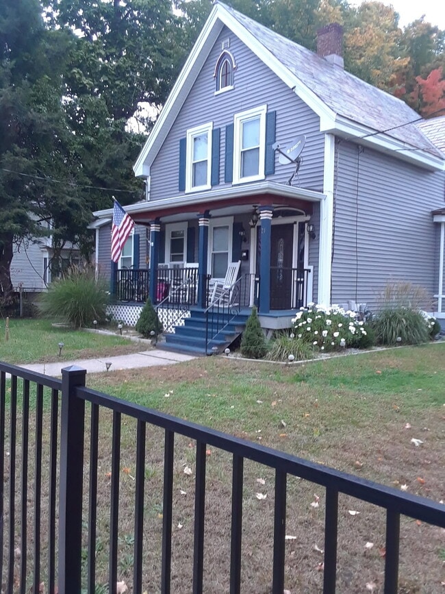 21 Center St, Unit 21 center st Easthampton, Unit 21 center st Easthampton