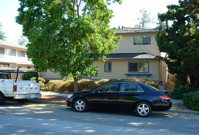 5047 Lapa Dr in San Jose, CA - Foto de edificio - Building Photo