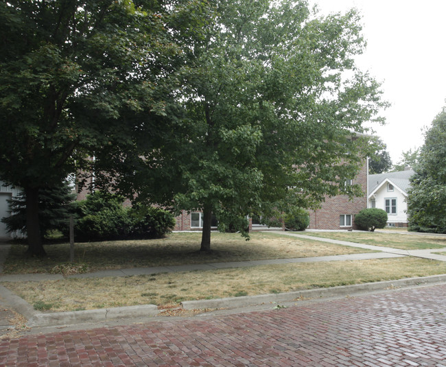 148 S Scott St in Gretna, NE - Foto de edificio - Building Photo