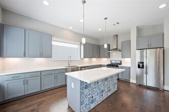 6015 Yale Garden Ln in Houston, TX - Building Photo - Building Photo