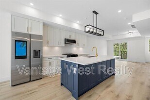 1975-1975 Shannon Lake Rd in West Kelowna, BC - Building Photo