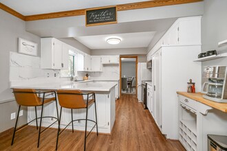 7450 Duluth St in Minneapolis, MN - Foto de edificio - Building Photo