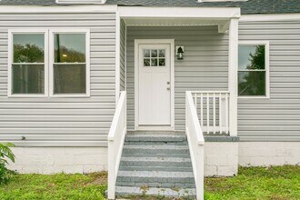 924 Ivy Ave in Newport News, VA - Building Photo - Building Photo