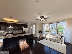 13723 Neil Armstrong Ave in Herndon, VA - Building Photo - Building Photo