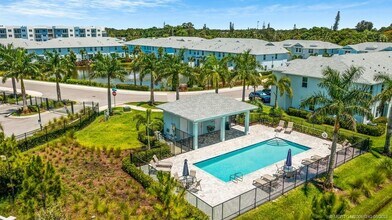 325 SE Halifax Ln in Stuart, FL - Building Photo - Building Photo