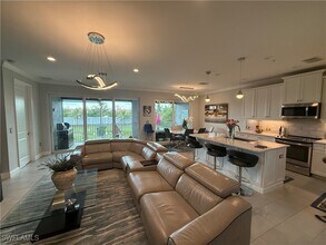 2543 Seychelles Dr in Naples, FL - Building Photo - Building Photo