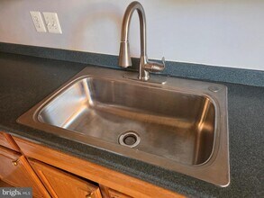 20387 Fallsway Terrace in Sterling, VA - Building Photo - Building Photo