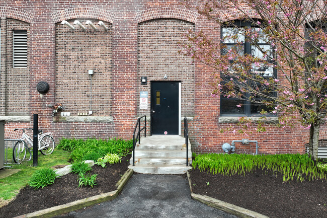 Gloucester Mill Condominiums in Gloucester, MA - Foto de edificio - Building Photo