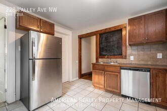 228 Valley Ave NW in Grand Rapids, MI - Building Photo - Building Photo