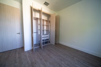 500 Foster Rd, Unit 500 Foster Unit A in Hallandale Beach, FL - Building Photo - Building Photo