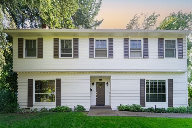 property at 2639 SW Sherwood Dr