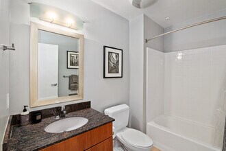 889 Date St, Unit 541 in San Diego, CA - Foto de edificio - Building Photo