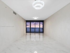 700 NE 24th St in Miami, FL - Building Photo - Building Photo