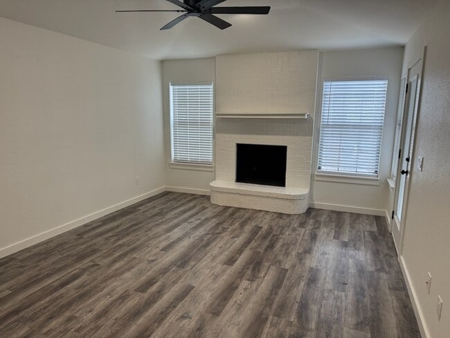 1050 34th St NE, Unit 1050 in Paris, TX - Foto de edificio - Building Photo