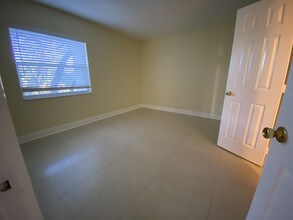 644 NW 13th St-Unit -016 in Boca Raton, FL - Building Photo - Building Photo