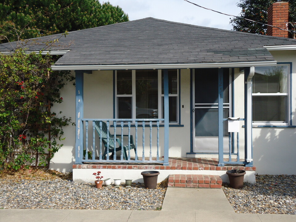 1251 Eighth St in Monterey, CA - Building Photo