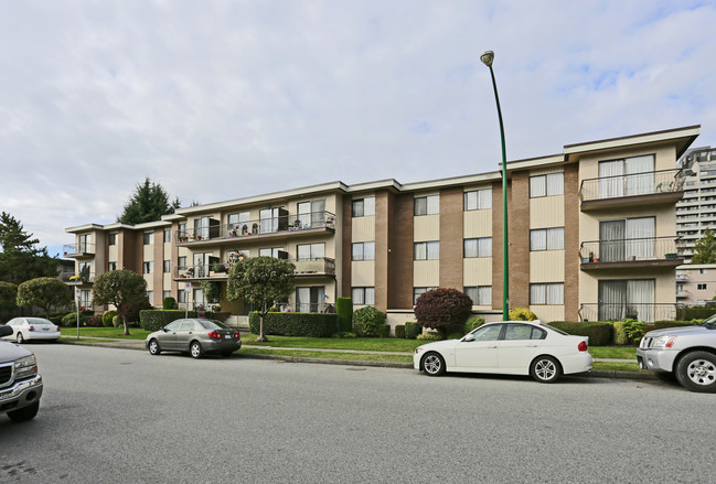 Central Park Place in Burnaby, BC - Building Photo - Building Photo