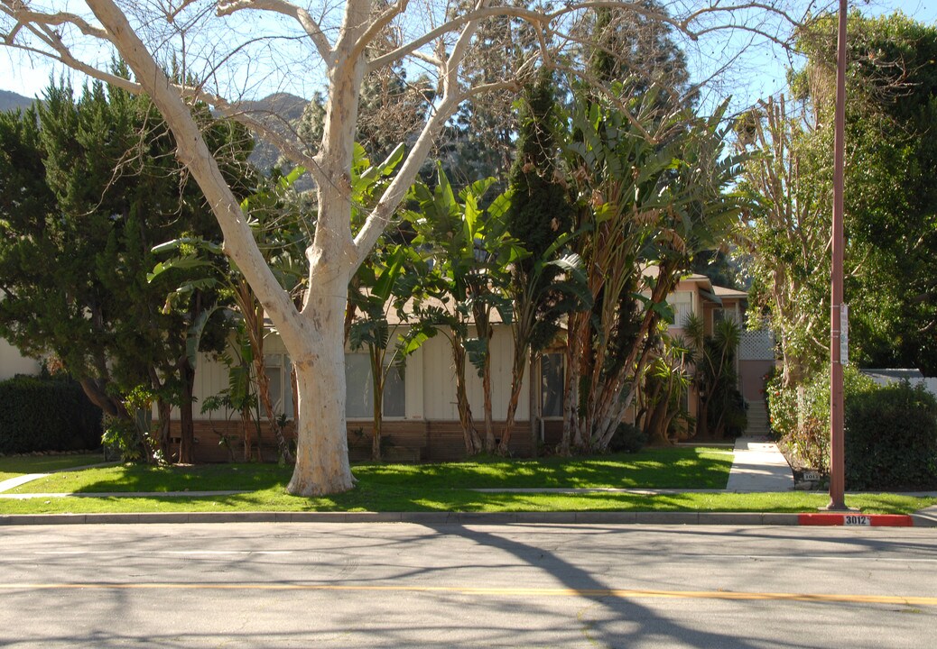 3012 W Riverside Dr in Burbank, CA - Building Photo