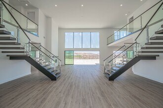 24111 W Corte Escarpa in Santa Clarita, CA - Building Photo - Building Photo