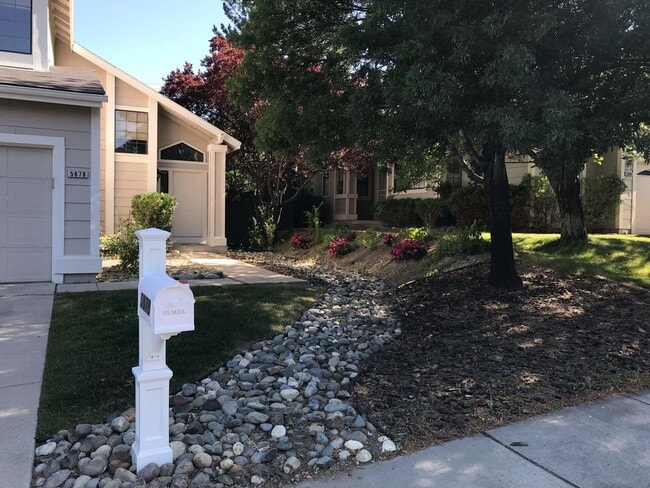5878 Walnut Creek Rd in Reno, NV - Building Photo - Building Photo