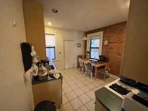 1345 Commonwealth Ave, Unit 2 in Boston, MA - Building Photo - Building Photo