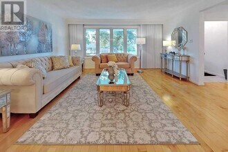 117 Clansman Blvd. in Toronto, ON - Building Photo - Building Photo