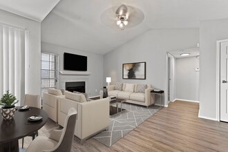 Village Square in Dallas, TX - Building Photo - Building Photo
