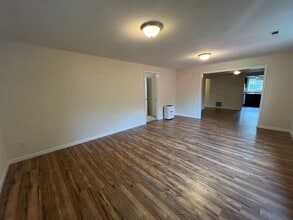 825 Dr ML King Wy in Bremerton, WA - Building Photo - Building Photo