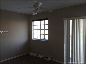2066 NE 167th St-Unit -3-111 in North Miami Beach, FL - Building Photo - Building Photo
