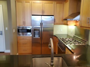 1001 Laurel St in San Carlos, CA - Building Photo - Building Photo