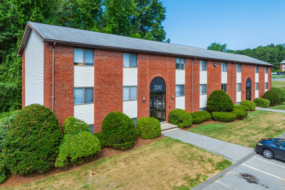 Skyline Commons in Dracut, MA - Foto de edificio