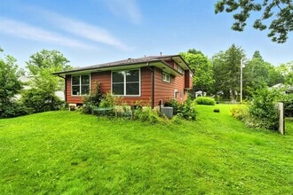 438 Falcon Cir in Monona, WI - Building Photo - Building Photo