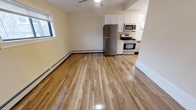 63 Walden St, Unit 2R in Cambridge, MA - Building Photo - Building Photo