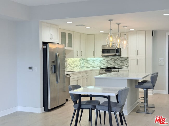 5015 Balboa Blvd in Los Angeles, CA - Building Photo - Building Photo