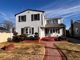 463 Duryea Ave in Uniondale, NY - Building Photo