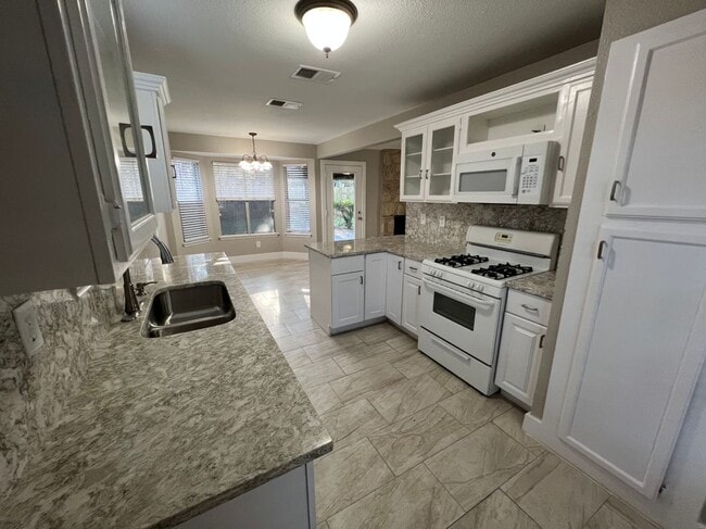 5909 Avery Island Ave in Austin, TX - Foto de edificio - Building Photo