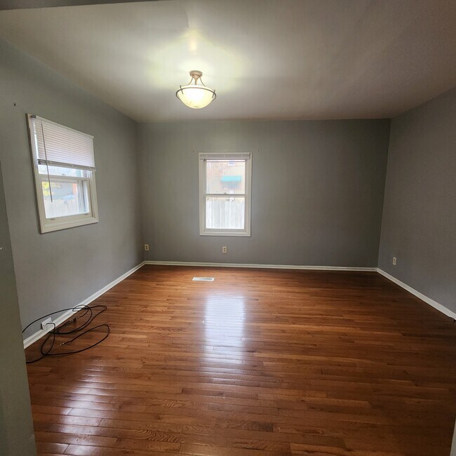 616 Locust St, Unit 2 in Kalamazoo, MI - Foto de edificio - Building Photo