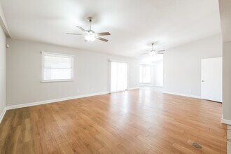 7008 W Canterbury Dr in Peoria, AZ - Building Photo - Building Photo