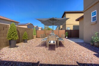 San Vicente Townhomes in Phoenix, AZ - Building Photo - Building Photo
