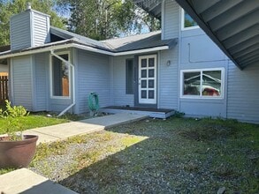 8240 Majestic Dr in Anchorage, AK - Building Photo - Building Photo